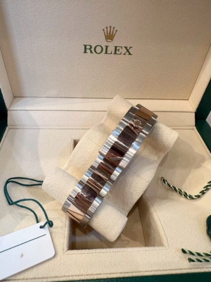 ROLEX GMT-Master II Root Beer 126711CHNR 40mm - Image 5
