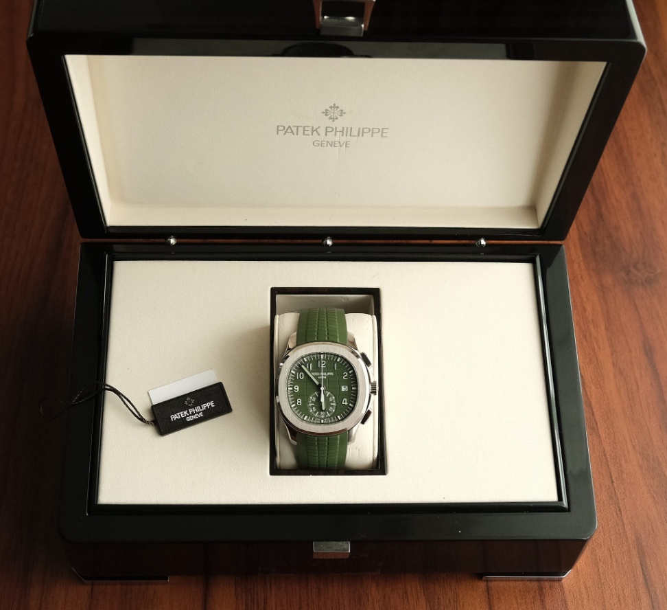 Patek Philippe New Aquanaut 5968G-010 Green Dial Green Rubber Strap 2026 42mm. thumbnail 2