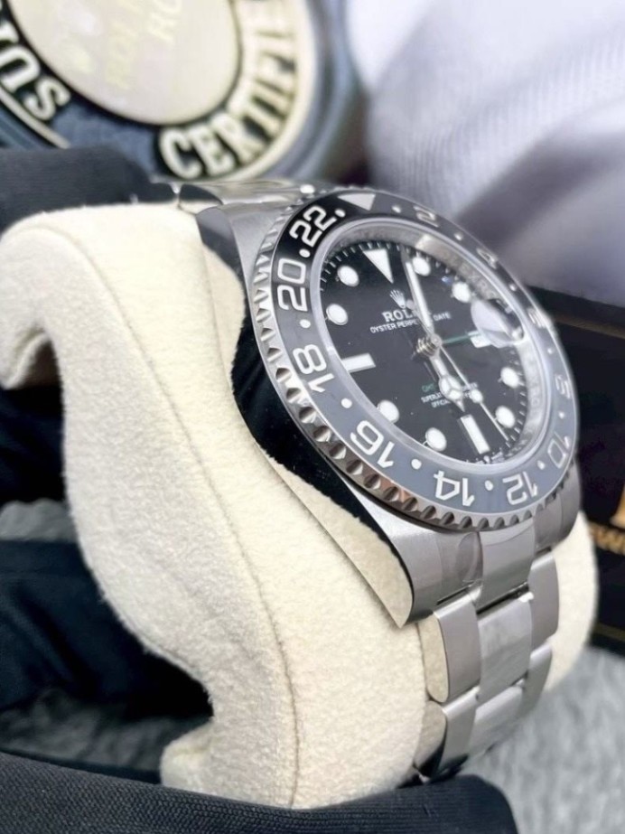 ROLEX GMT-Master II Bruce Wayne 126710GRNR 40mm 3/2026 thumbnail 4