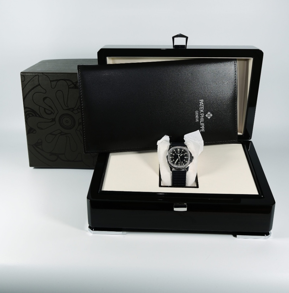 Patek Philippe Aquanaut 5067A-001 Black dial Diamond Bezel Black Rubber Strap 2015 35.6 mm. - Image 10