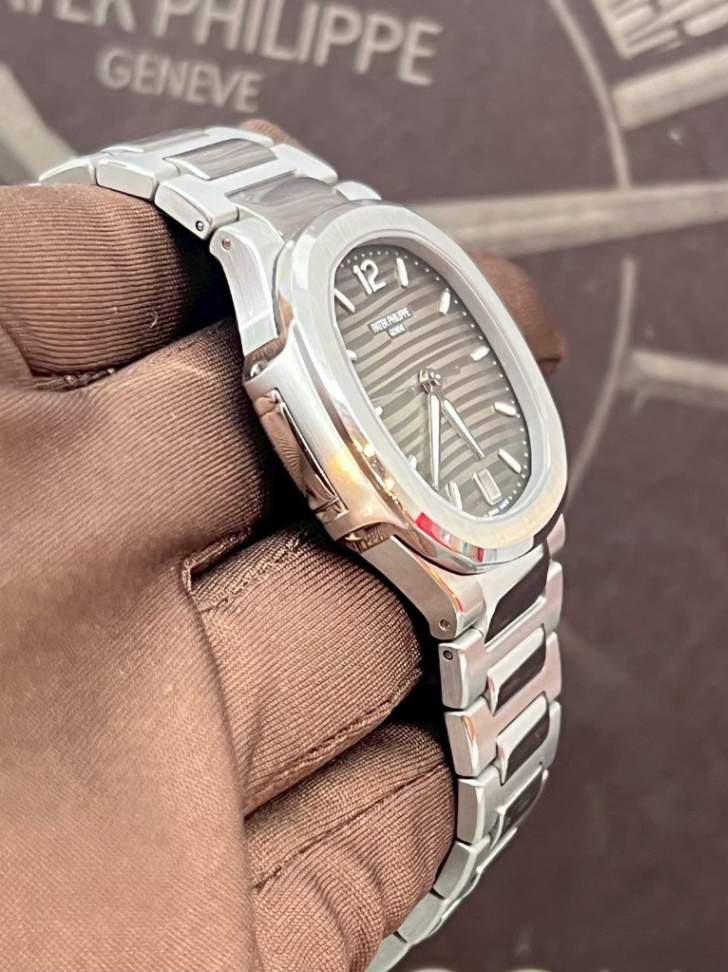 Patek Philippe Nautilus 7118/1A Grey Dial - Image 4