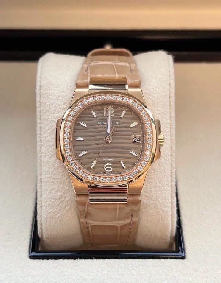 Patek Philippe Nautilus 7010R-012