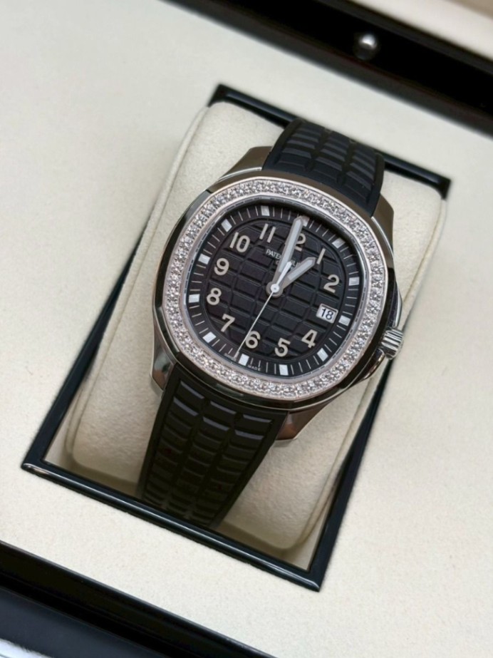 Patek Philippe Aquanaut 5267/200A Black thumbnail 2