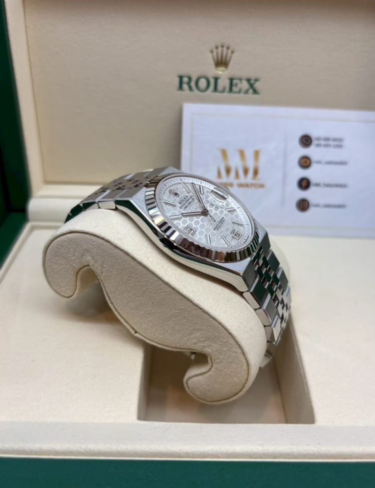 Land Dweller White Dial Flat Jubilee 40mm - Image 4