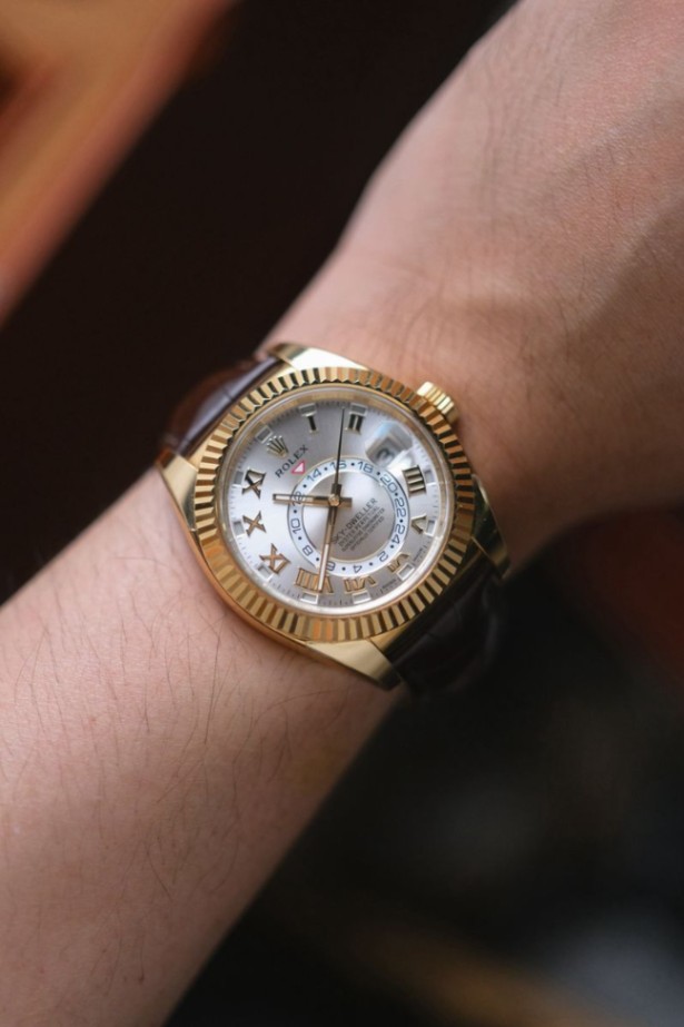 Rolex Sky Dweller 18K Gold 326138 thumbnail 3