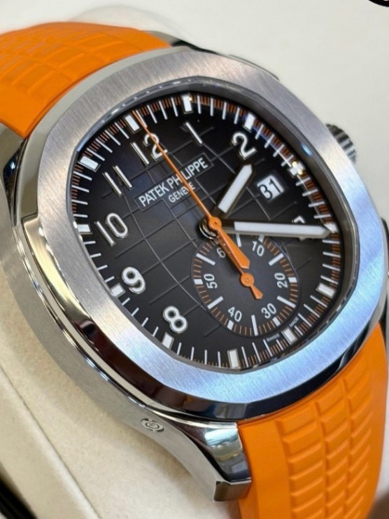 Used Patek Philippe Aquanaut 5968A Black Dial - Image 4