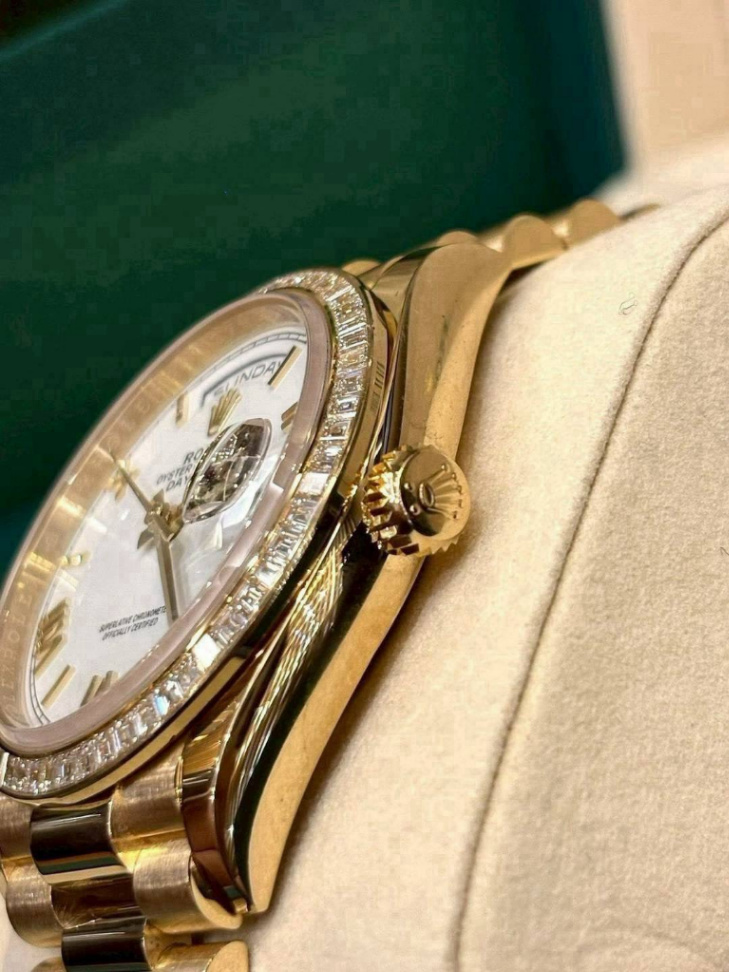 Day-Date White Roman Dial Full Yellow Gold 36mm thumbnail 3