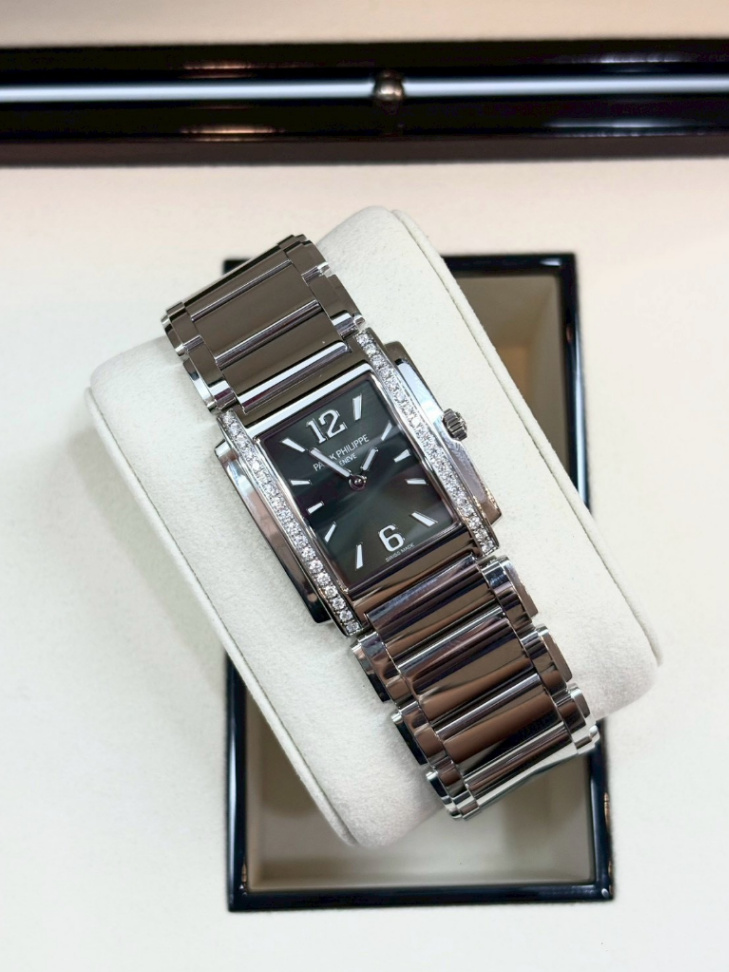 Patek Philippe Twenty Four 4910/1200A Green Dial - Image 2