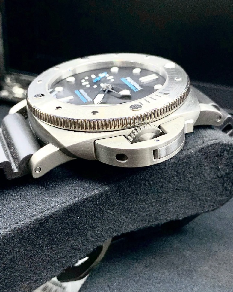 PANERAI Submersible PAM02305 thumbnail 3