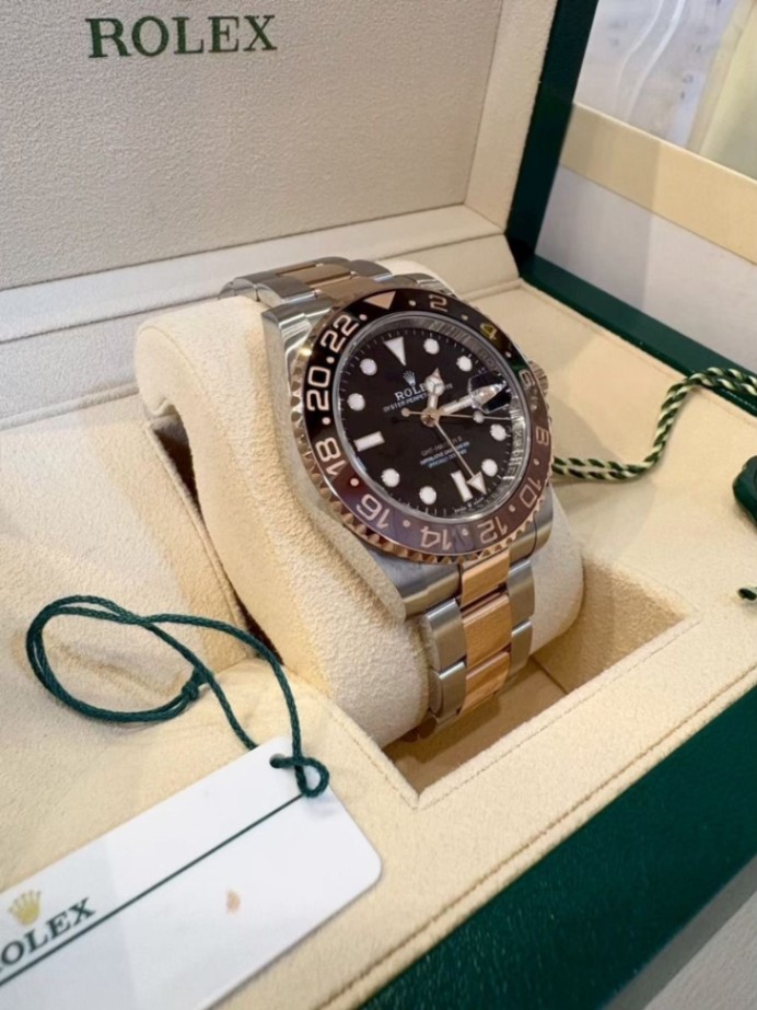 ROLEX GMT-Master II Root Beer 126711CHNR 40mm - Image 4