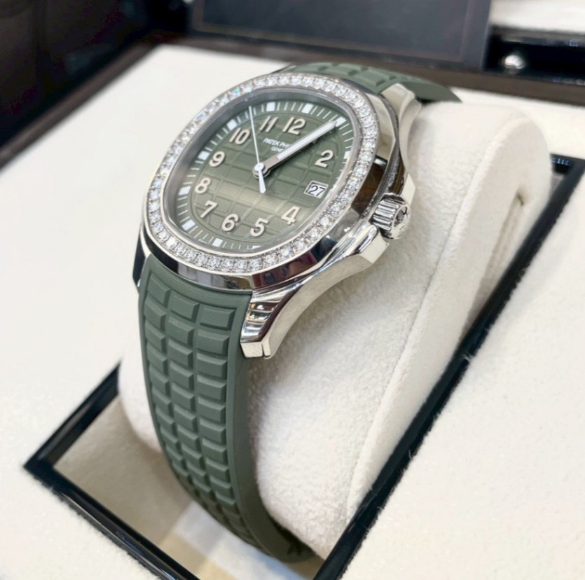 Patek Philippe Aquanaut 5267/200A Green - Image 3