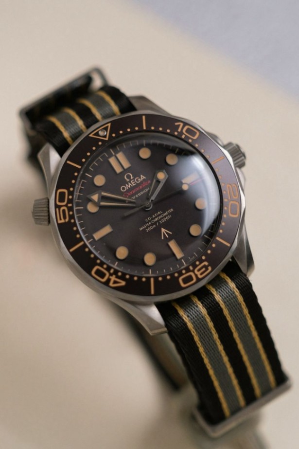 OMEGA Seamaster Diver 300M 007 Edition Ref. 210.92.42.20.01.001 thumbnail 2