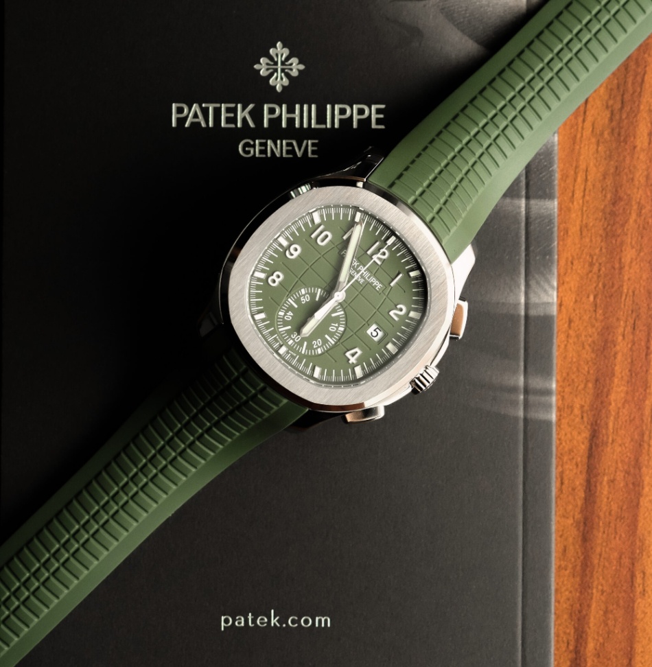Patek Philippe New Aquanaut 5968G-010 Green Dial Green Rubber Strap 2026 42mm. thumbnail 4