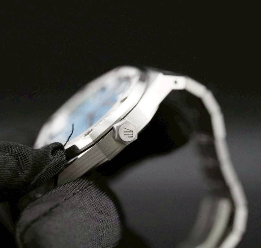 AUDEMARS PIGUET Royal Oak Ice Blue Dial 15551ST - Image 3