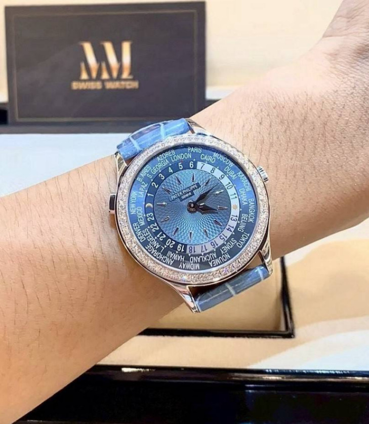 Patek Philippe World Time 7130G Blue 36mm - Image 3
