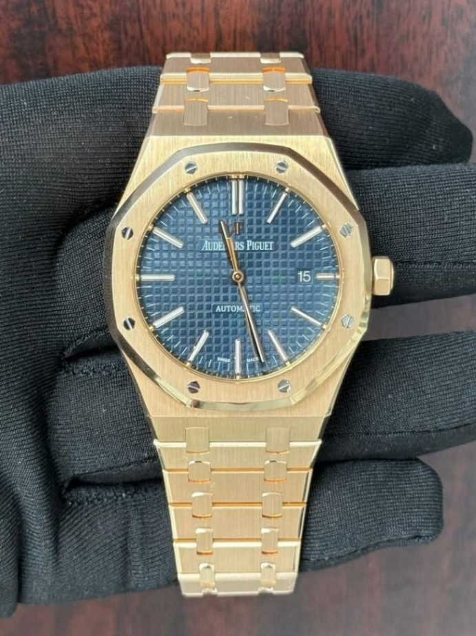Audemars Piguet Royal Oak 15400OR thumbnail 1
