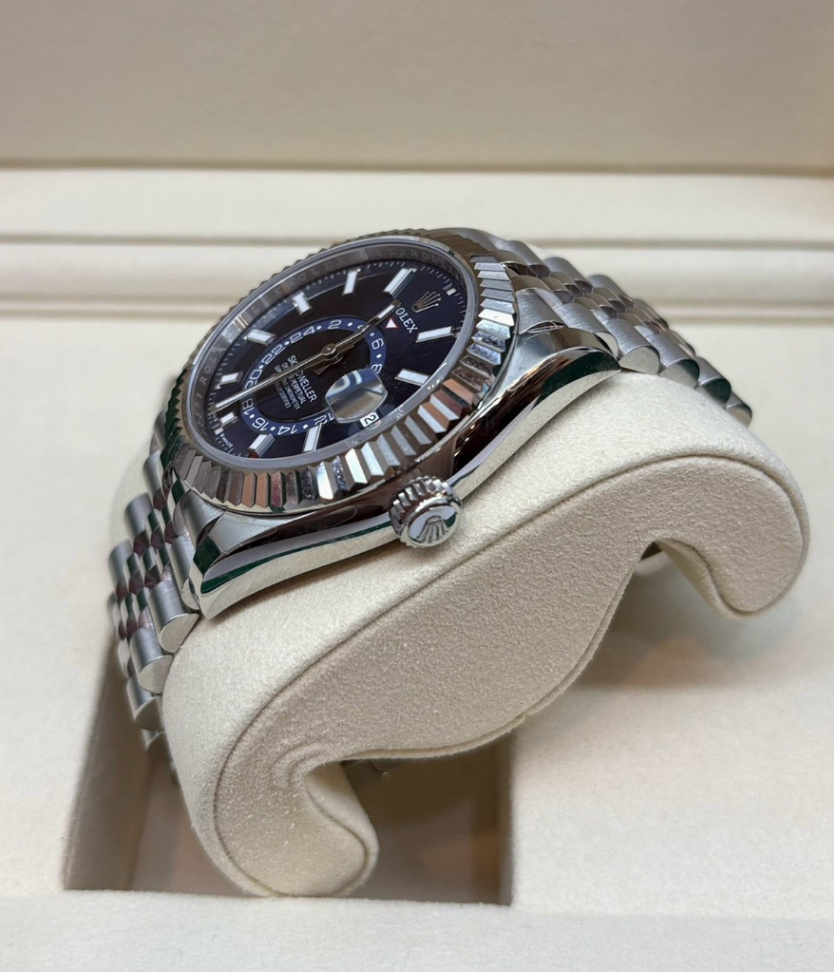 Sky Dweller Blue Dial Jubilee 42mm - Image 3