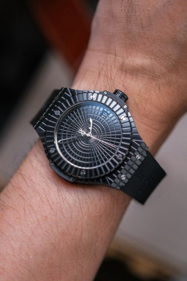Hublot Big Bang 41 Caviar Black Ceramic thumbnail 4