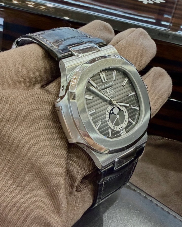 Patek Philippe Nautilus 5726A-001 thumbnail 2