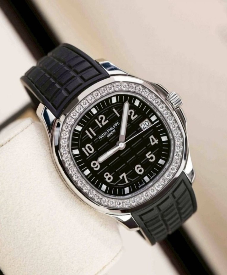PATEK PHILIPPE Aquanaut 5267/200A Black Dial 38.8mm thumbnail 5