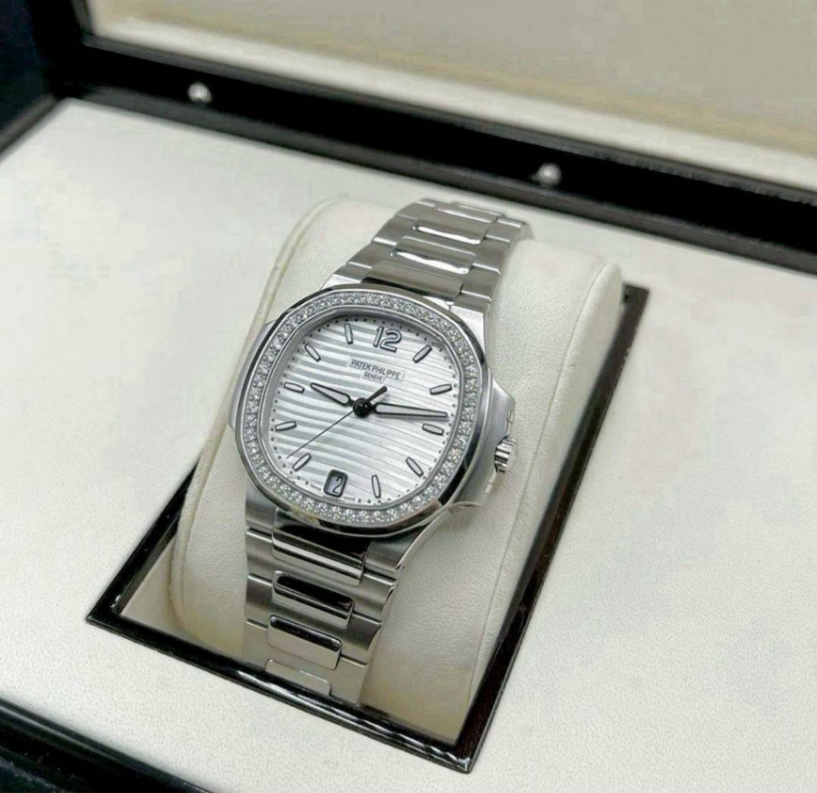 USED Patek Philippe Nautilus 7018/1A White Dial - Image 2
