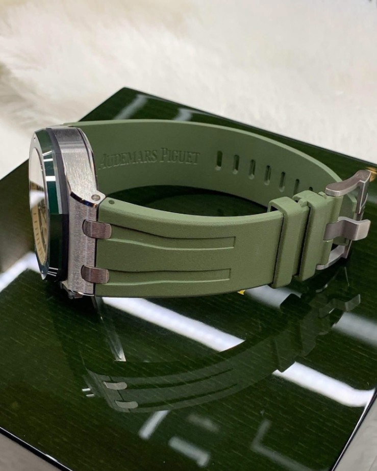 AUDEMARS PIGUET Royal Oak Offshore Chronograph Green Camo 26400SO.OO.A055CA.01 thumbnail 5