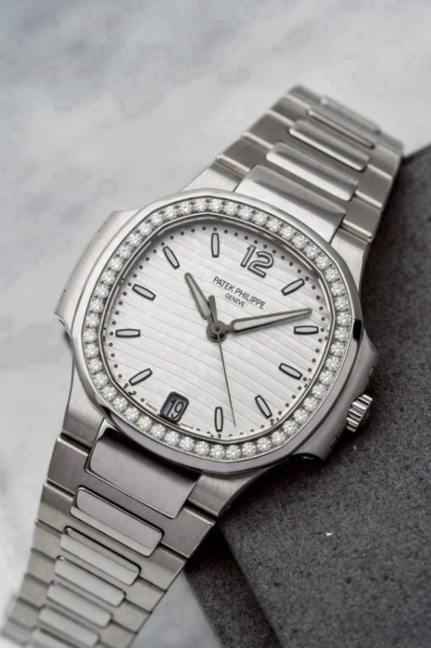 PATEK PHILIPPE Nautilus White Dial 7018/1A 