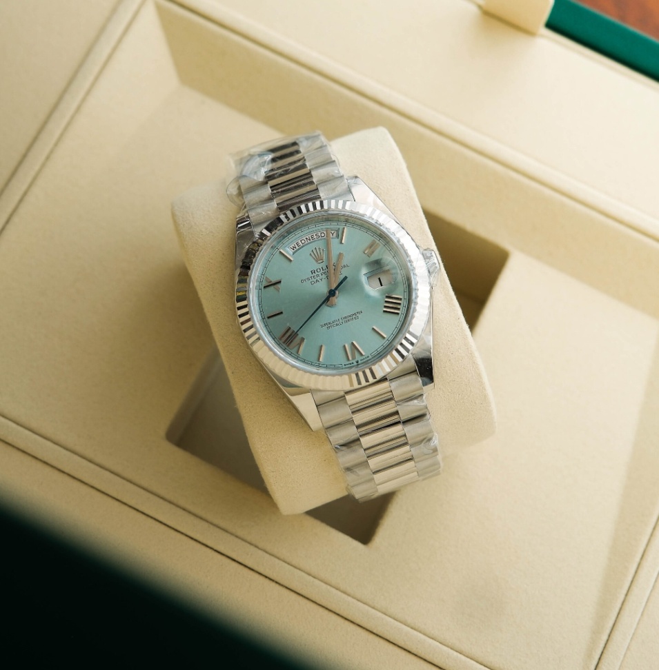 Rolex New Day-Date 228236 Ice Blue Dial Platinum President 2026  thumbnail 8