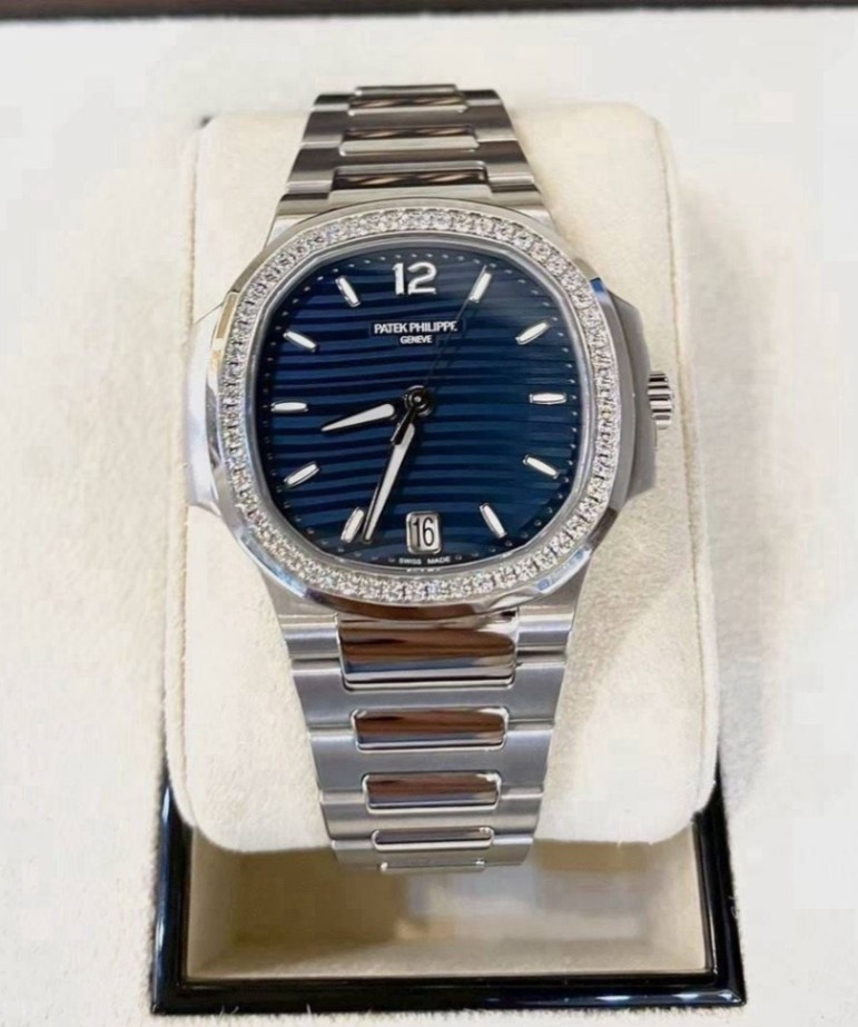 PATEK PHILIPPE Nautilus Blue Dial 7118/1200A 