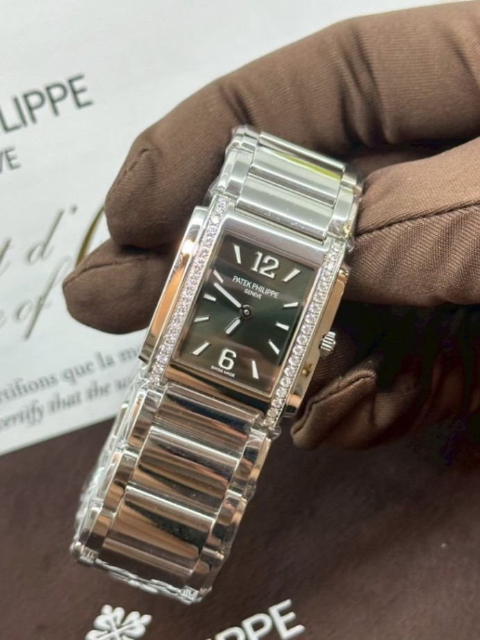 PATEK PHILIPPE Twenty~4 4910/1200A Green Dial thumbnail 2