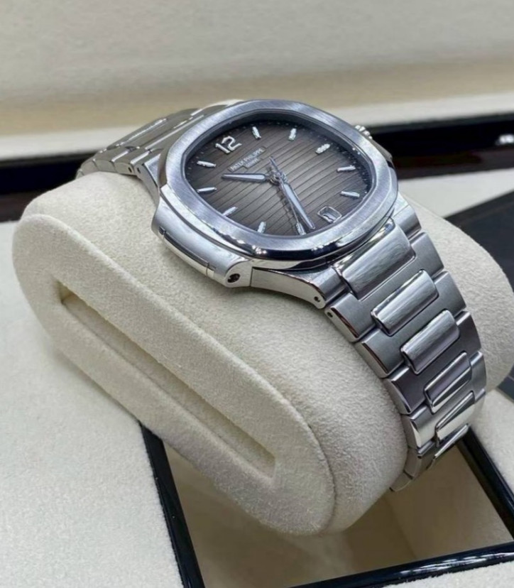 Patek Philippe Nautilus 7118/1A Grey Dial - Image 3