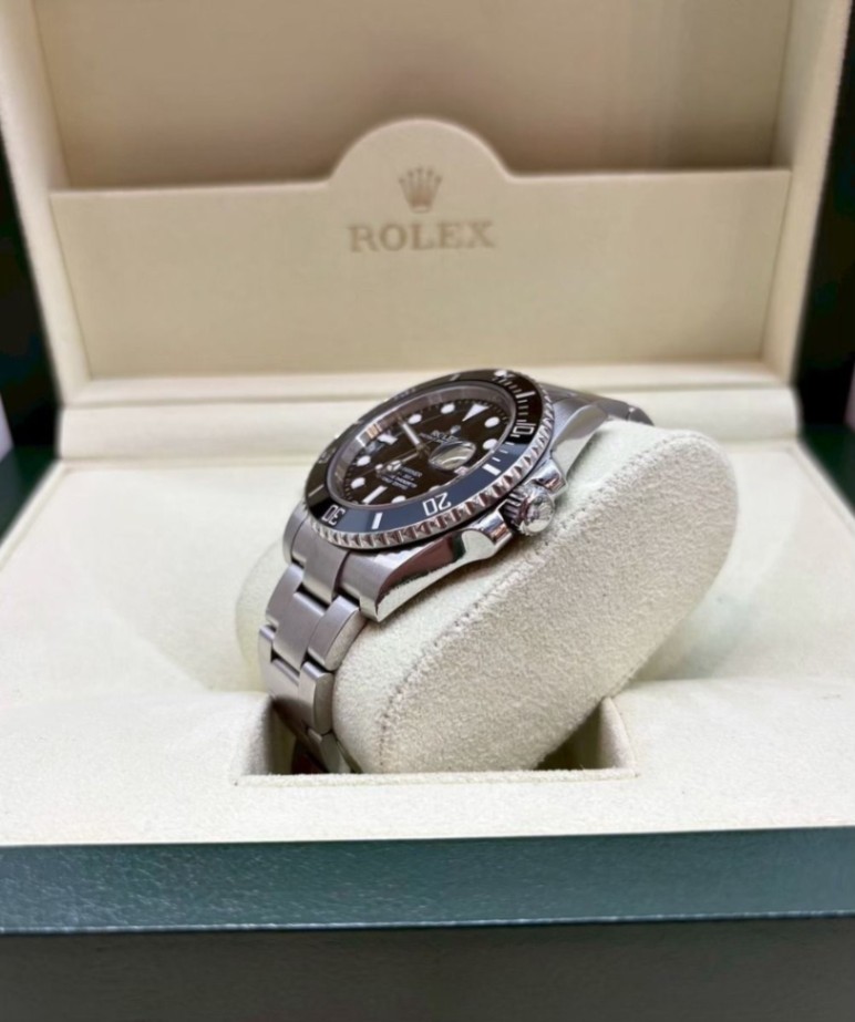 ROLEX Submariner Date 116610LN 40mm 2013 thumbnail 3