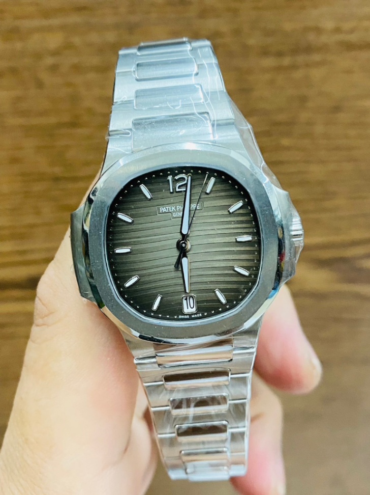 PATEK PHILIPPE Nautilus 7118/1A-011