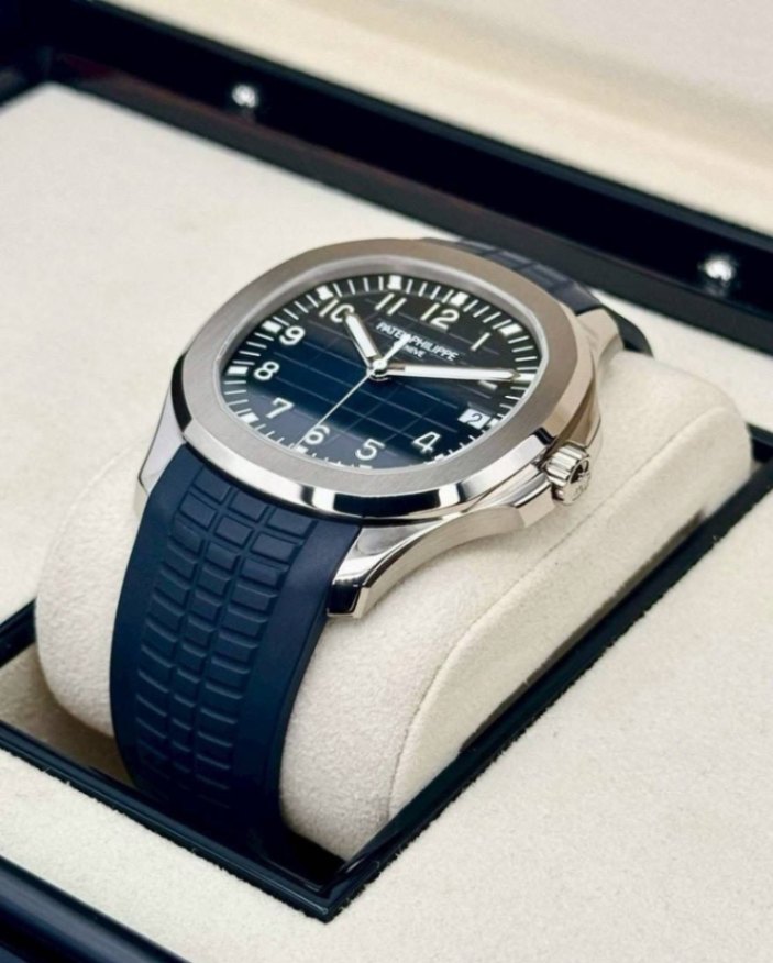 PATEK PHILIPPE Aquanaut 5168G Blue Dial 42.2mm thumbnail 3