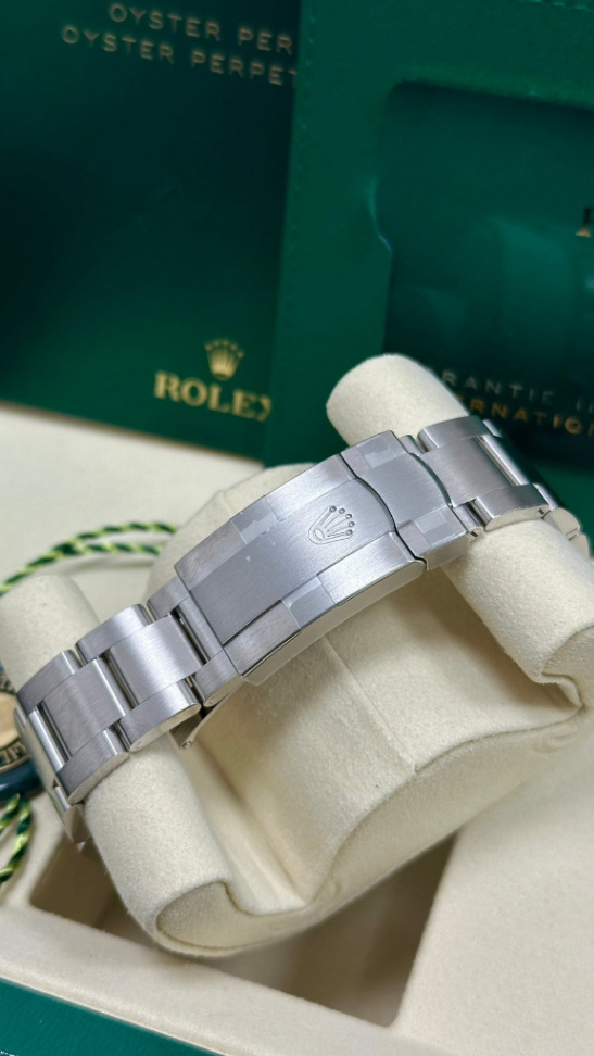 Oyster Perpetual Pistachio Dial 41mm - Image 4