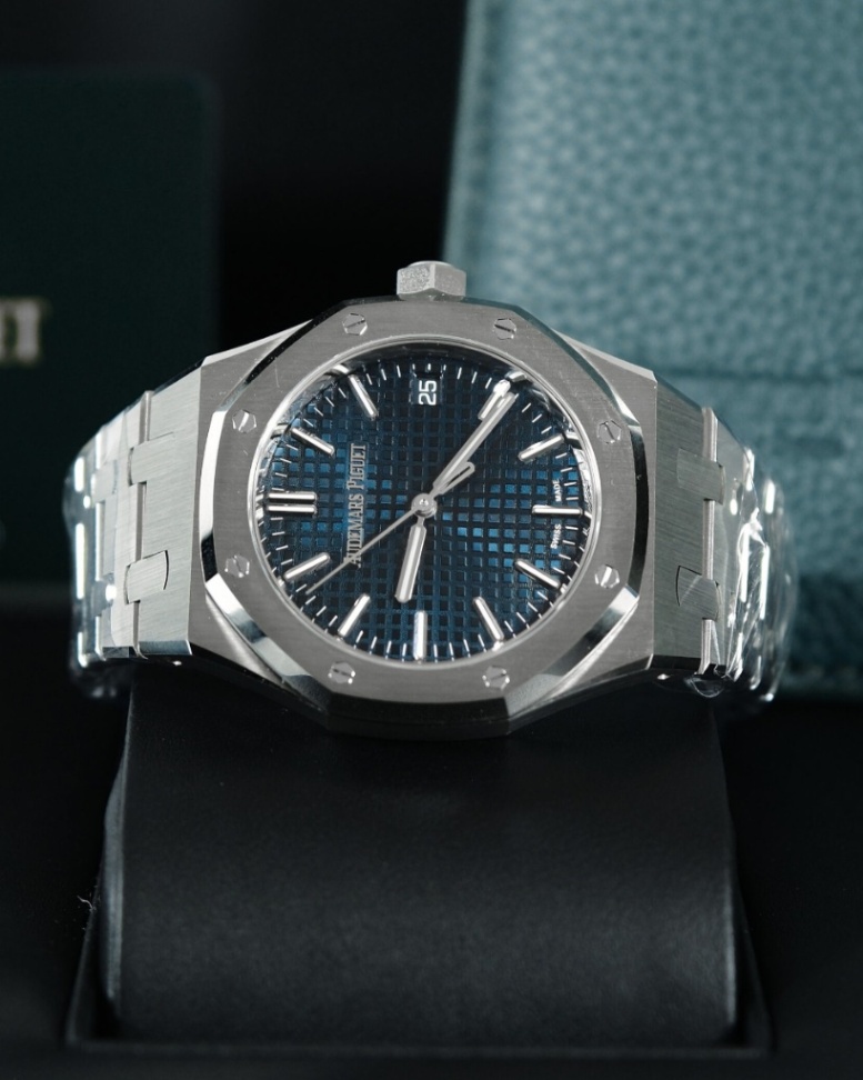 AUDEMARS PIGUET Royal Oak 15550ST Blue Grande Tapisserie Dial 37mm thumbnail 3