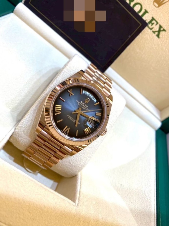 ROLEX Day-Date 40 Black Ombre Dial Full Rose Gold thumbnail 4