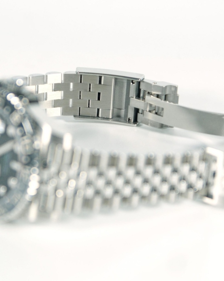 ROLEX GMT-Master II ‘Bruce Wayne’ 126710GRNR Jubilee 2026 thumbnail 4