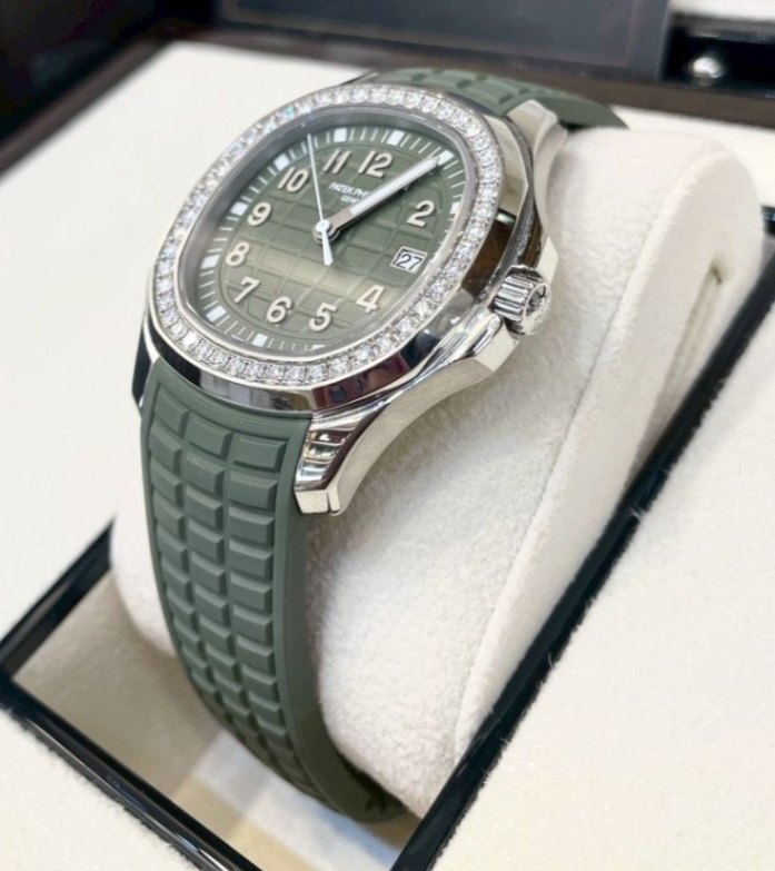 PATEK PHILIPPE Aquanaut Green Dial 5267/200A-001 thumbnail 3