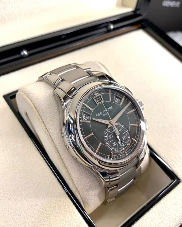 Patek Philippe Complications Flyback Chronograph Annual Calendar thumbnail 2