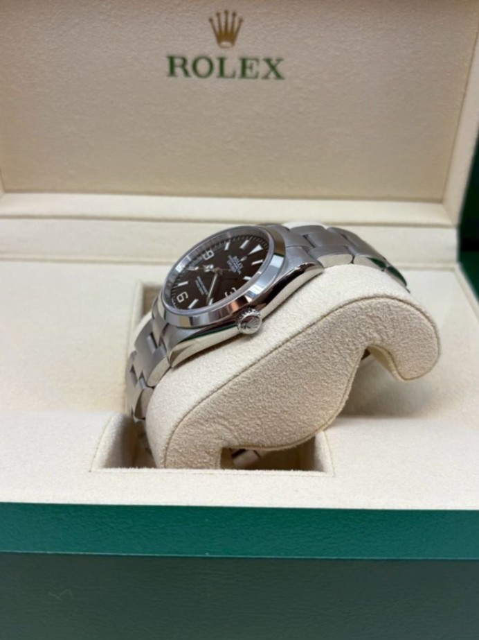 ROLEX Explorer I Black Dial 124270 36mm 2024 thumbnail 3