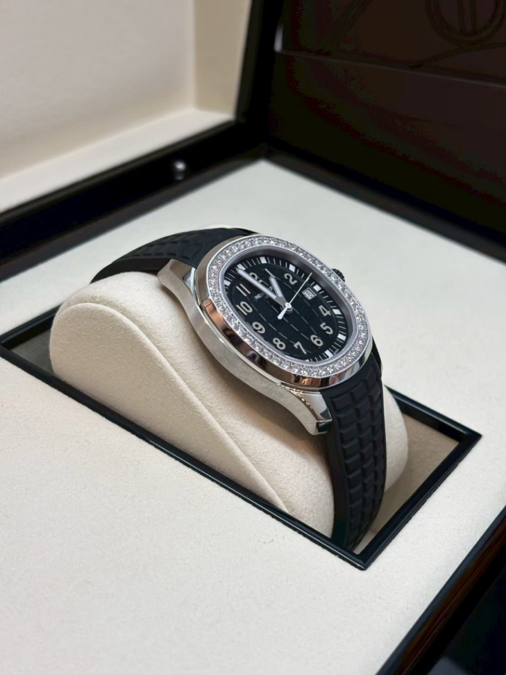 Patek Philippe Aquanaut 5267/200A Black - Image 4
