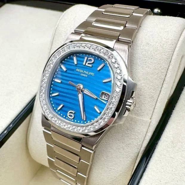 Patek Philippe Nautilus 7010/1G Blue Dial thumbnail 3