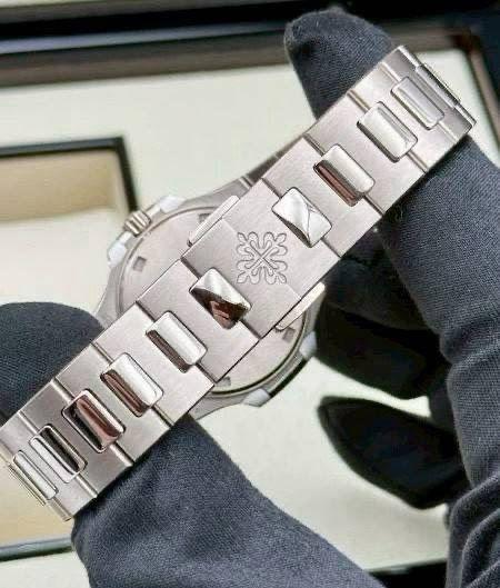 PATEK PHILIPPE Nautilus Blue Dial 7010/1G 32mm thumbnail 4
