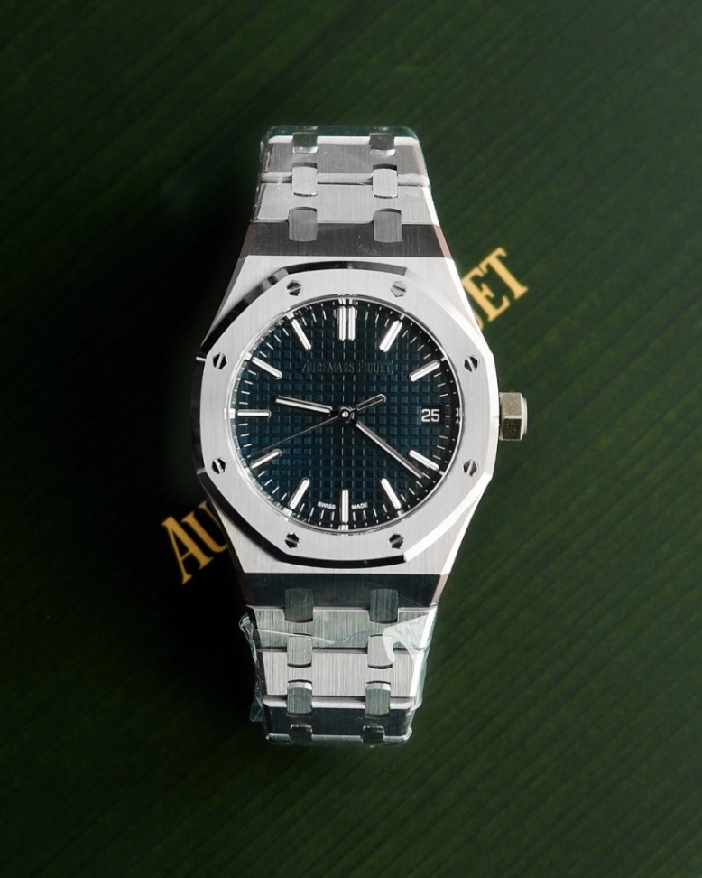 AUDEMARS PIGUET Royal Oak 15550ST Blue Grande Tapisserie Dial 37mm