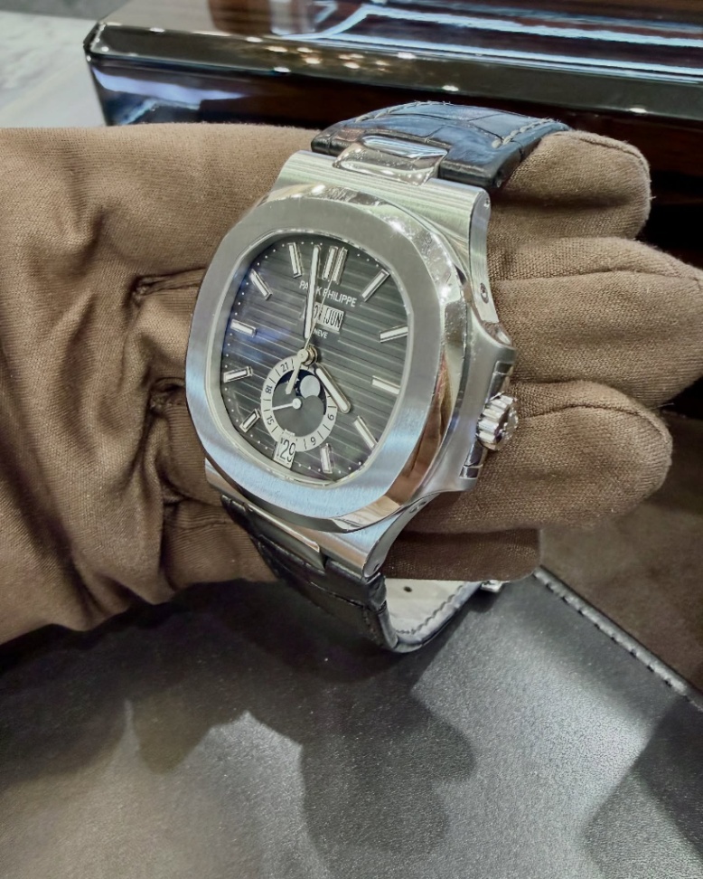 Patek Philippe Nautilus 5726A-001 thumbnail 3