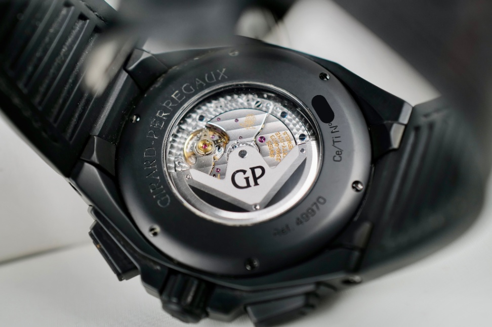 Girard-Perregaux Chrono Hawk Black Ceramic thumbnail 2