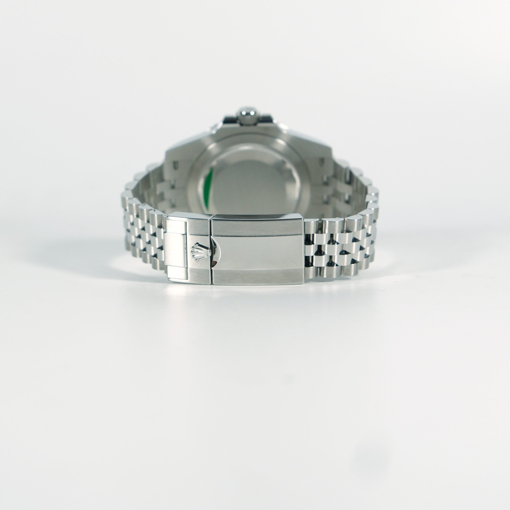 Rolex New GMT-Master II 126710GRNR ‘Bruce Wayne’ Black Dial Jubilee 2026 40mm. thumbnail 9