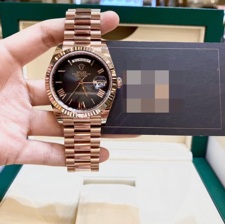 ROLEX Day-Date 40 Black Ombre Dial Full Rose Gold thumbnail 2