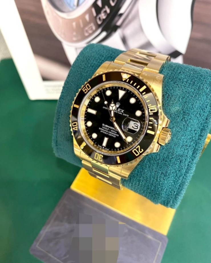 ROLEX Submariner Date 126618LN thumbnail 2